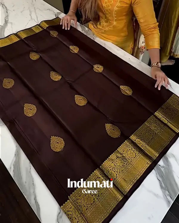 Gratifying_Brown_Color_Soft_Banarasi_Silk_Saree_With_Pure_Golden_Zari_Work_&_Classy_Blouse_Piece