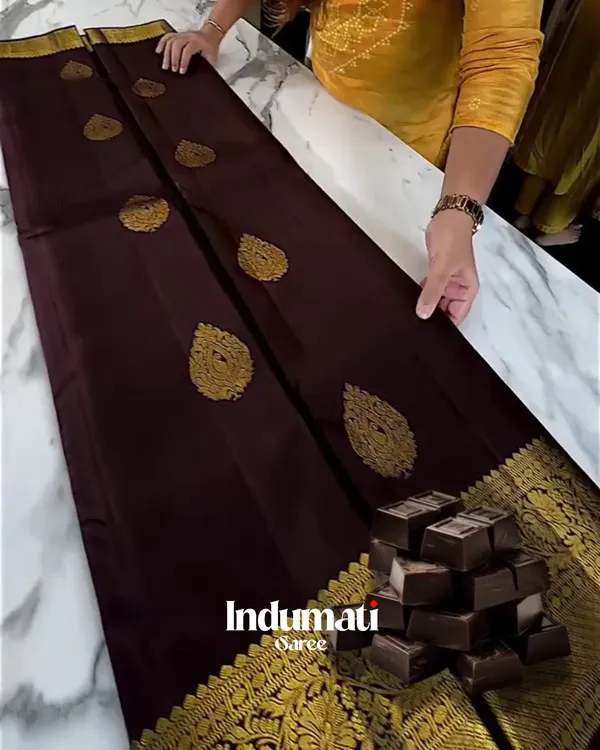Gratifying_Brown_Color_Soft_Banarasi_Silk_Saree_With_Pure_Golden_Zari_Work_&_Classy_Blouse_Piece