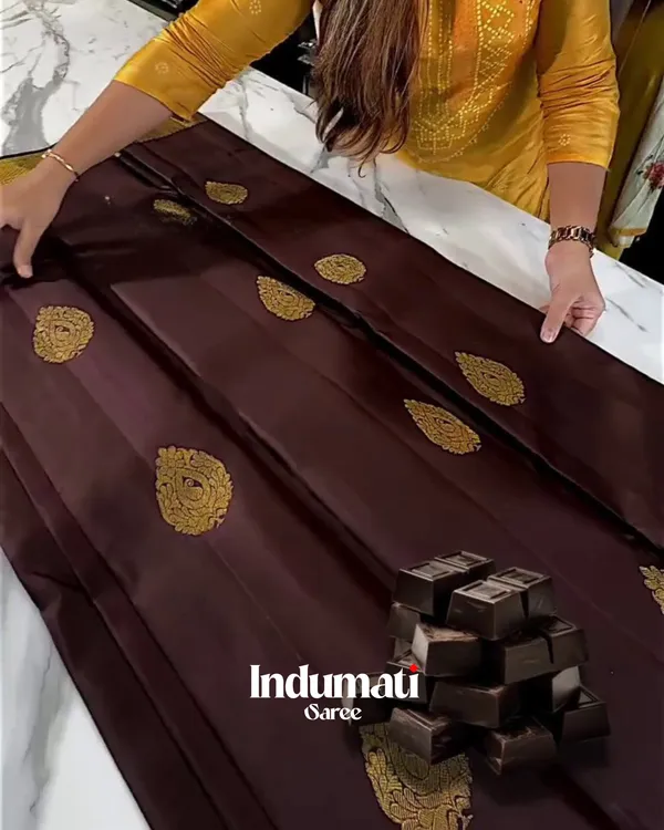 Gratifying_Brown_Color_Soft_Banarasi_Silk_Saree_With_Pure_Golden_Zari_Work_&_Classy_Blouse_Piece