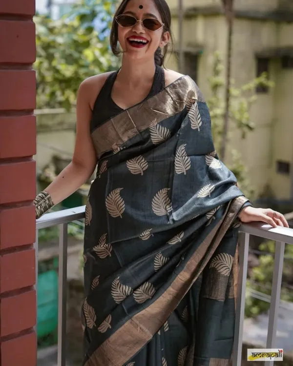 Black_Color_Exclusive_Soft_Banarasi_Silk_Saree_with_Classy_Bloue_Piece