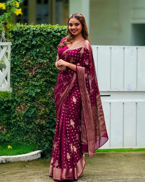 Purple_Color_Just_In_Soft_Banarasi_Silk_Saree_with_Classy_Bloue_Piece