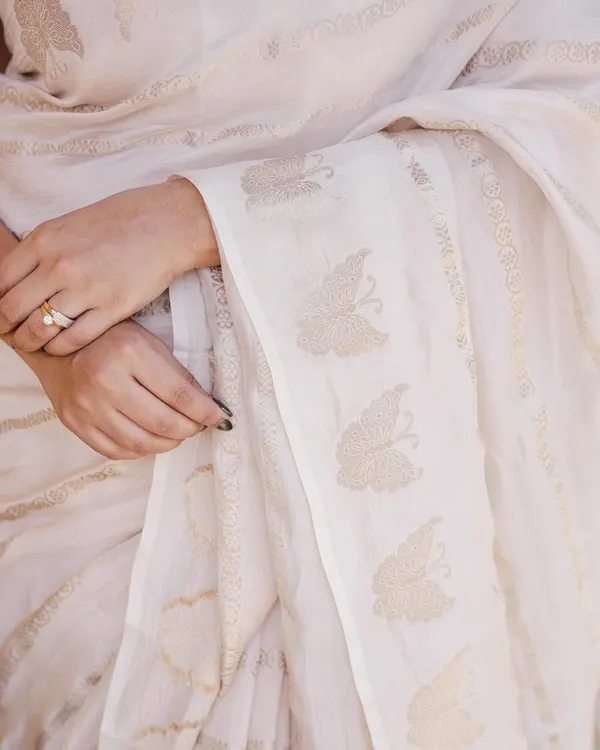White_Color_Elite_Pick_Soft_Banarasi_Silk_Saree_with_Classy_Blouse_Piece