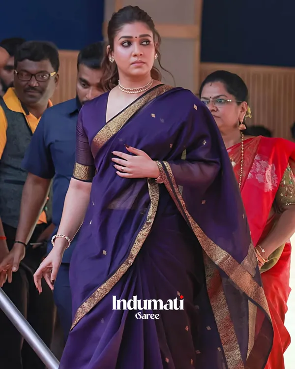 Purple_Color_Premium_Cotton_Silk_Saree_With_Classy_Blouse_and_tassels