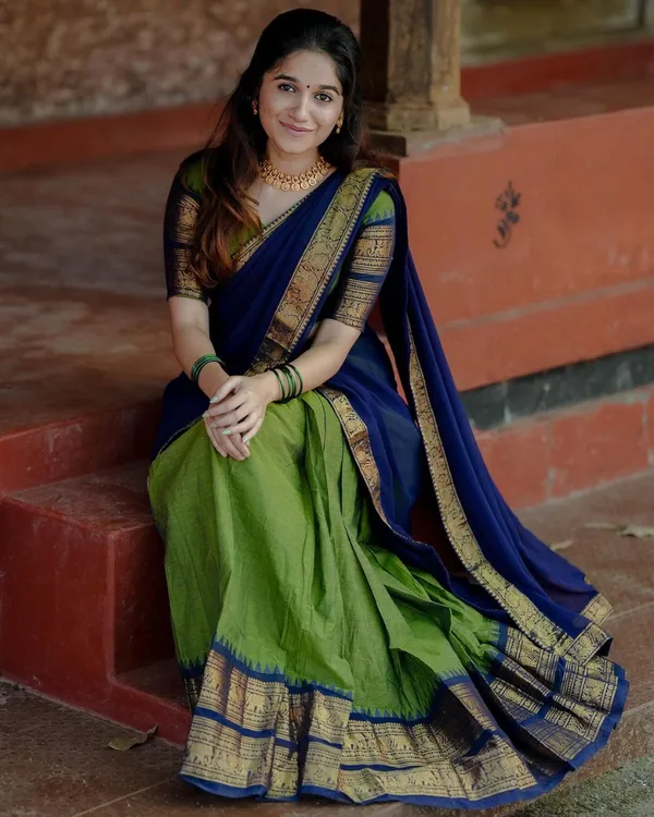 Blue_And_Green_Color_Kanchipuram_Zari_Weaving_Half_Saree_With_Blouse__Silk_Dupatta