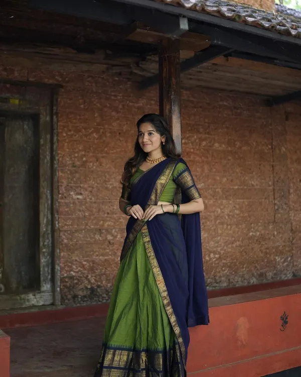 Blue_And_Green_Color_Kanchipuram_Zari_Weaving_Half_Saree_With_Blouse__Silk_Dupatta