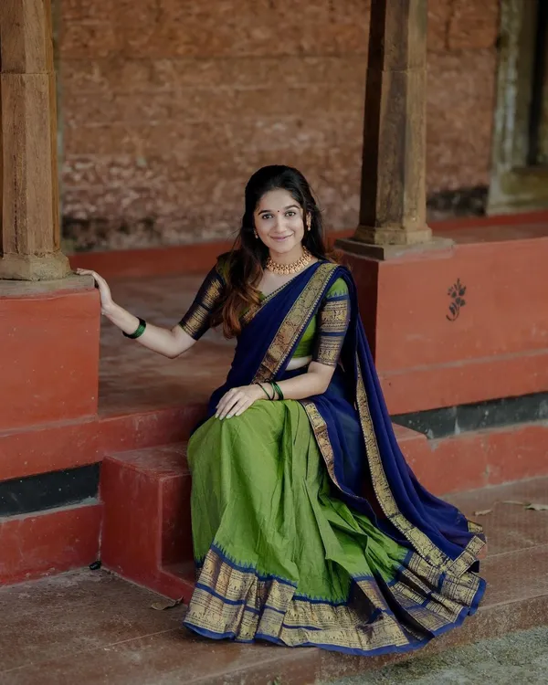 Blue_And_Green_Color_Kanchipuram_Zari_Weaving_Half_Saree_With_Blouse__Silk_Dupatta