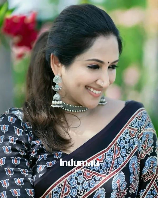 Elision_Black_Ajrakh_Printed_Model_Silk_Saree_with_Blouse_Piece