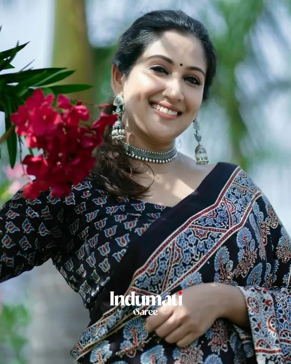 Elision_Black_Ajrakh_Printed_Model_Silk_Saree_with_Blouse_Piece