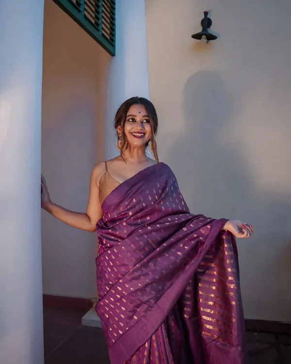 Purple_Color_Just_In_Soft_Banarasi_Silk_Saree_with_Classy_Bloue_Piece