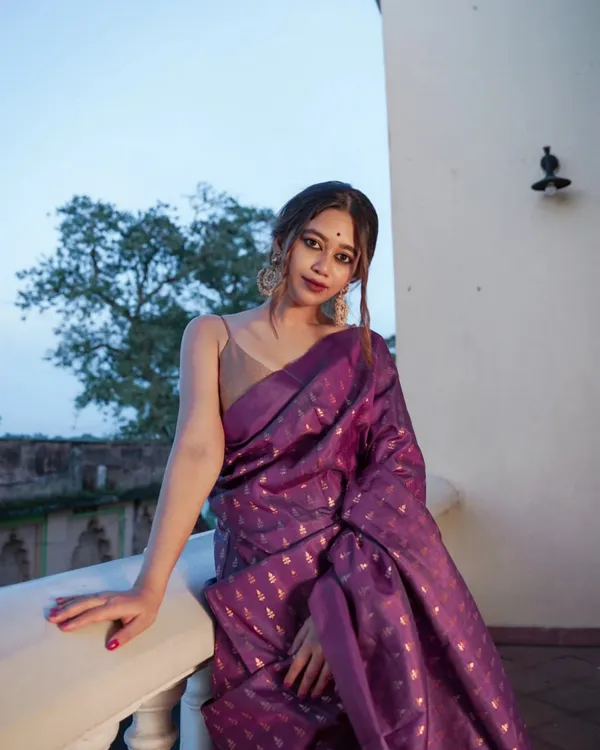 Purple_Color_Just_In_Soft_Banarasi_Silk_Saree_with_Classy_Bloue_Piece