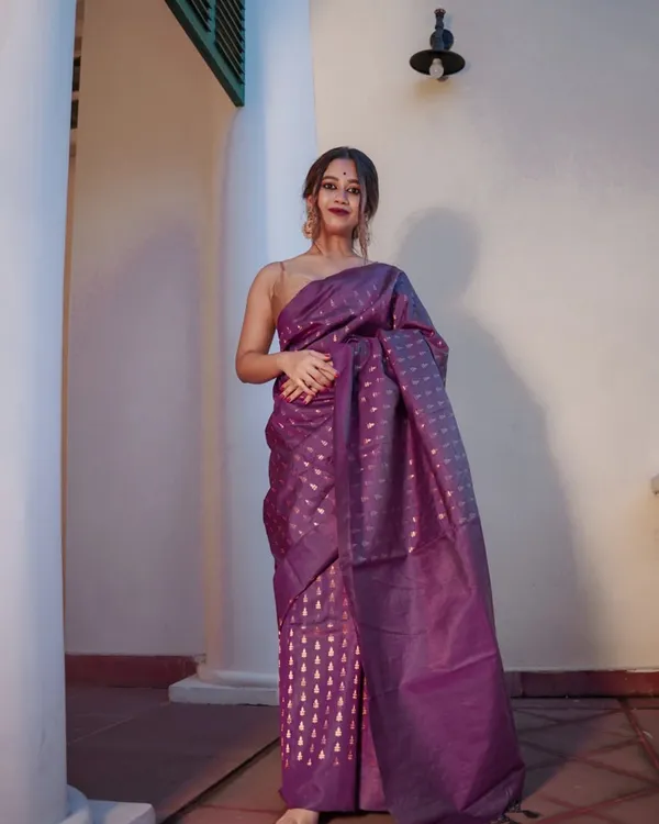 Purple_Color_Just_In_Soft_Banarasi_Silk_Saree_with_Classy_Bloue_Piece