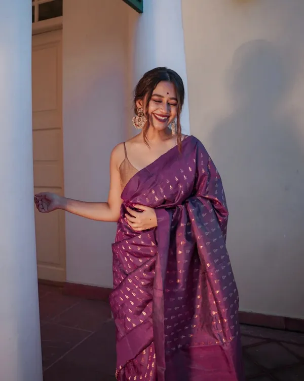 Purple_Color_Just_In_Soft_Banarasi_Silk_Saree_with_Classy_Bloue_Piece