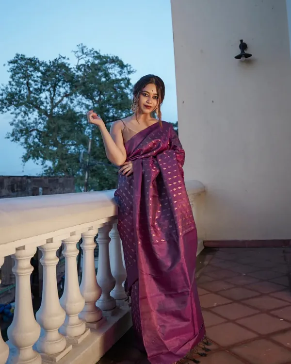 Purple_Color_Just_In_Soft_Banarasi_Silk_Saree_with_Classy_Bloue_Piece