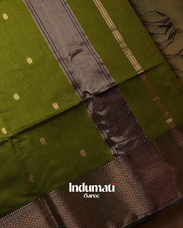 Parrot_Green_Color_Premium_Cotton_Silk_Saree_With_Classy_Blouse_and_tassels