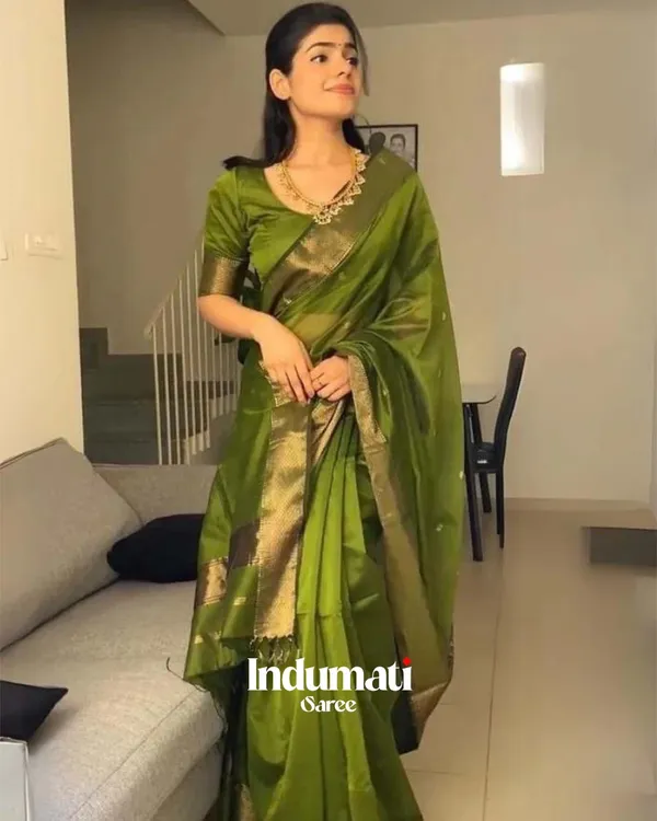 Parrot_Green_Color_Premium_Cotton_Silk_Saree_With_Classy_Blouse_and_tassels