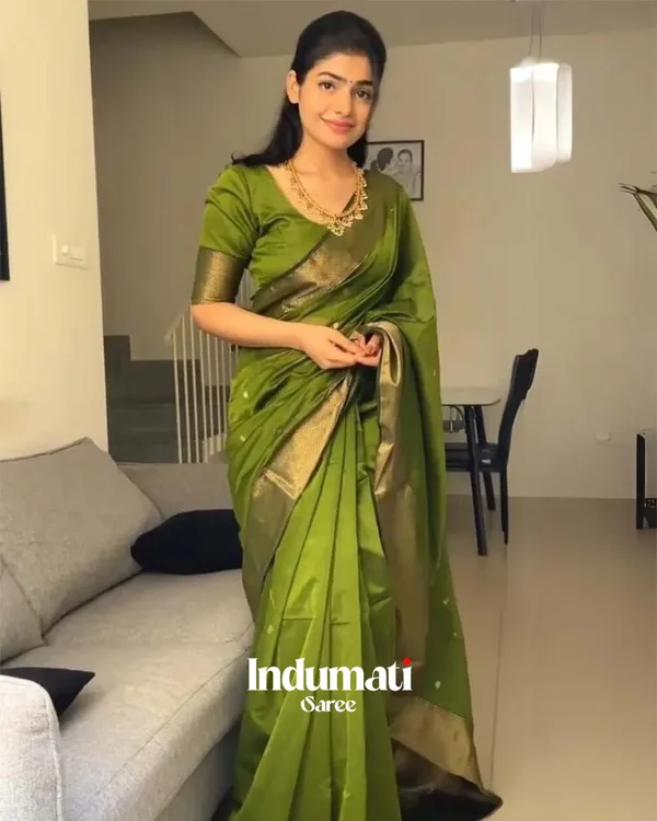 Parrot_Green_Color_Premium_Cotton_Silk_Saree_With_Classy_Blouse_and_tassels