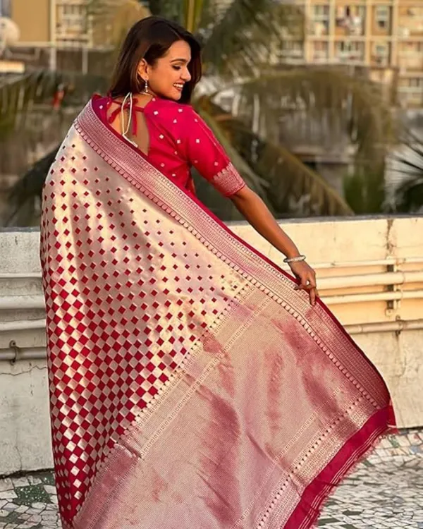 Pink_Color_Latest_Drop_Soft_Banarasi_Silk_Saree_with_Classy_Bloue_Piece