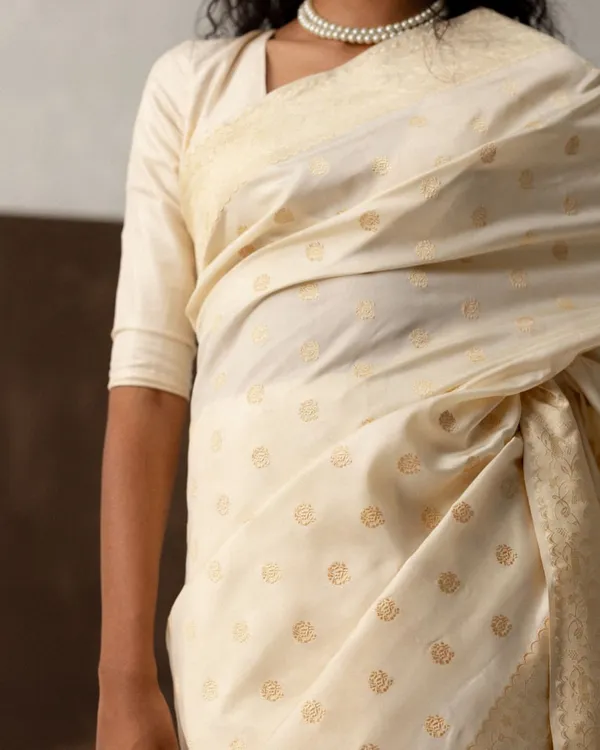 Cream_Color_Curated_Quality_Soft_Banarasi_Silk_Saree_with_Classy_Bloue_Piece