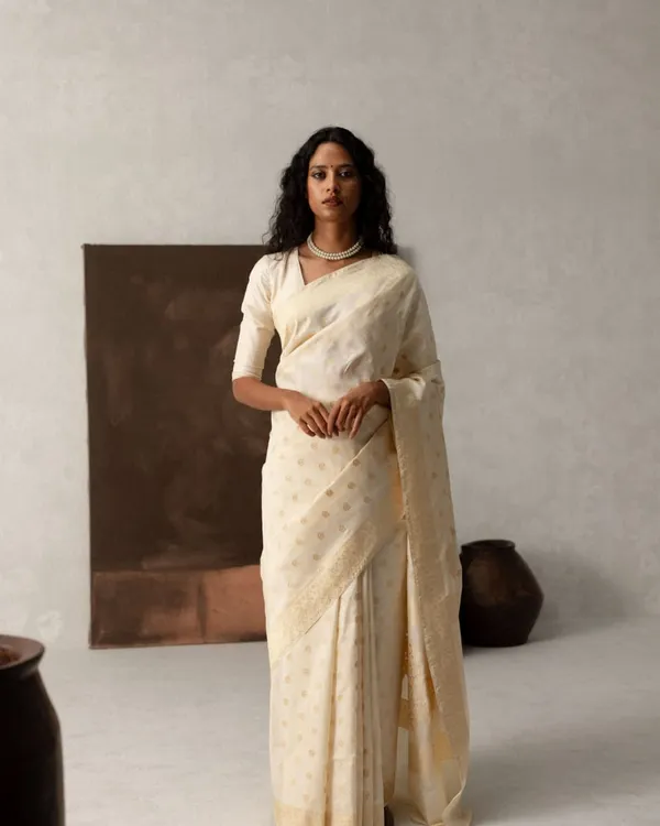 Cream_Color_Curated_Quality_Soft_Banarasi_Silk_Saree_with_Classy_Bloue_Piece
