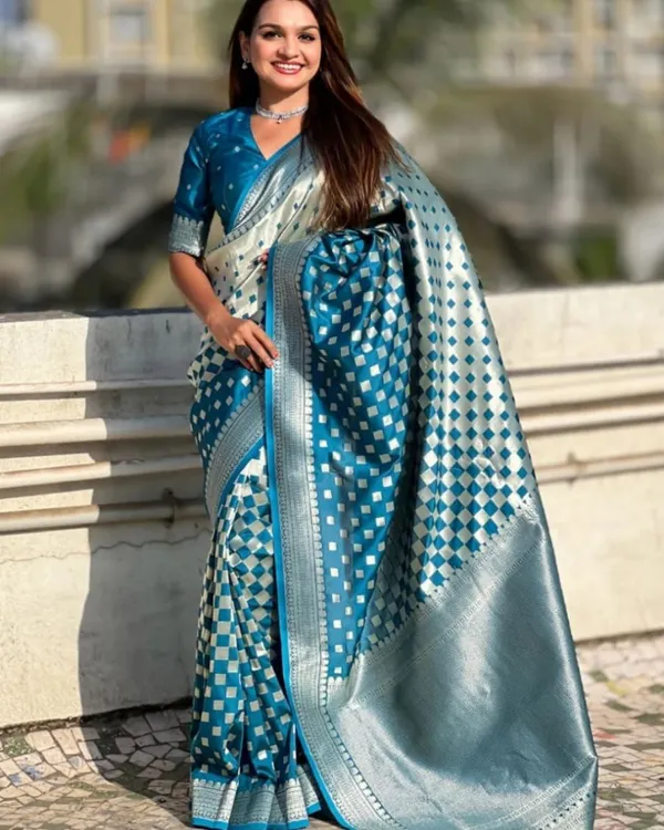 Navy_Blue_Color_Viral_Pick_Soft_Banarasi_Silk_Saree_with_Classy_Bloue_Piece