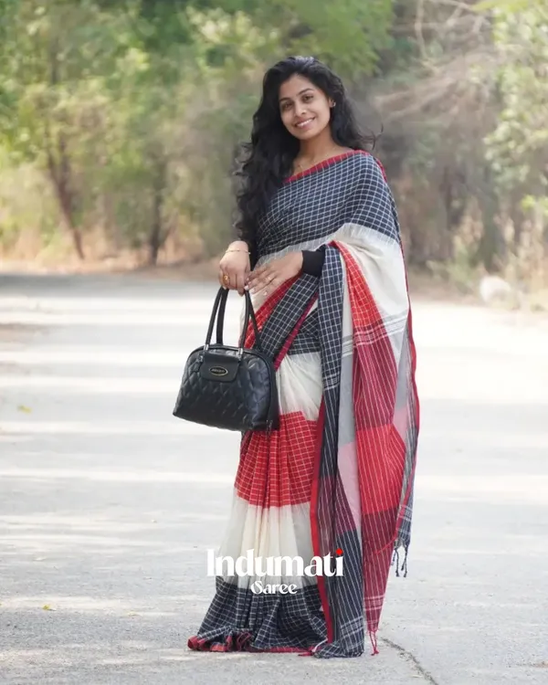Ragini_Mala_-_Graceful_Black-White-Red_Linen_Saree_with_Subtle_Red_Border_&_Blouse_Piece