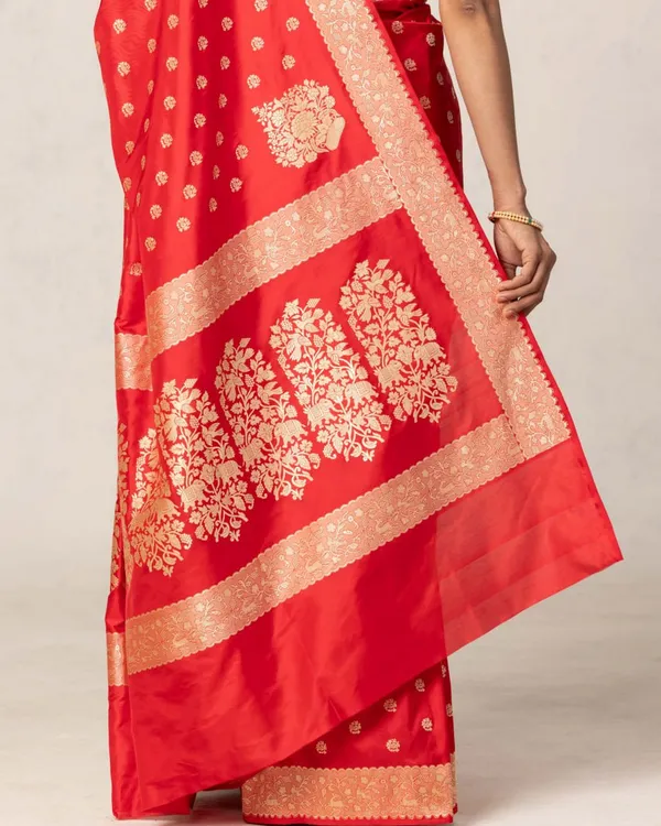 Red_Color_Just_Released_Soft_Banarasi_Silk_Saree_with_Classy_Bloue_Piece