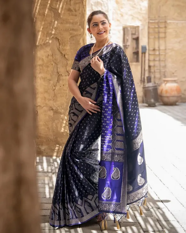 Navy_Blue_Color_Viral_Pick_Soft_Banarasi_Silk_Saree_with_Classy_Bloue_Piece