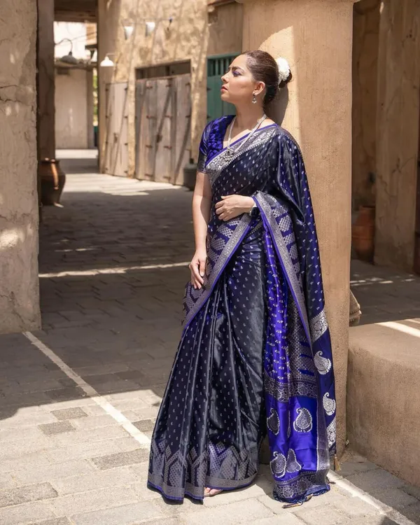 Navy_Blue_Color_Viral_Pick_Soft_Banarasi_Silk_Saree_with_Classy_Bloue_Piece