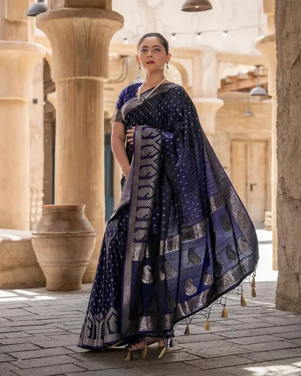 Navy_Blue_Color_Viral_Pick_Soft_Banarasi_Silk_Saree_with_Classy_Bloue_Piece