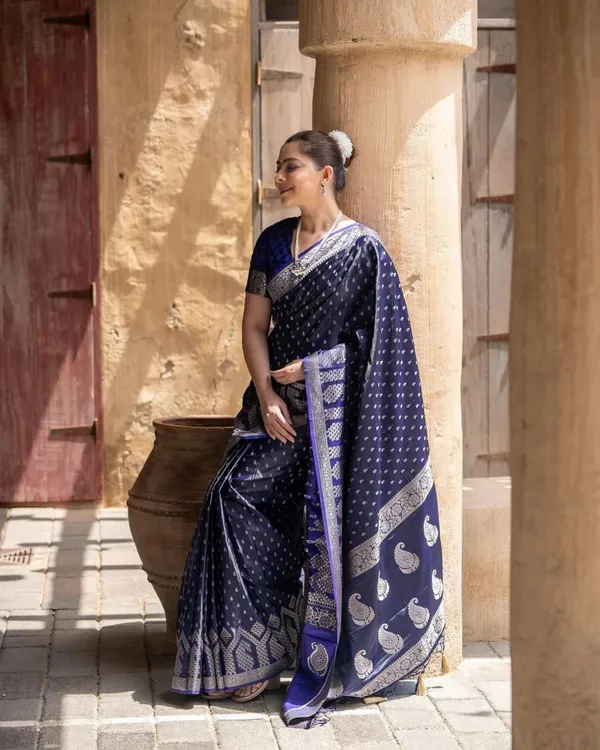 Navy_Blue_Color_Viral_Pick_Soft_Banarasi_Silk_Saree_with_Classy_Bloue_Piece