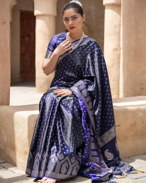 Navy_Blue_Color_Viral_Pick_Soft_Banarasi_Silk_Saree_with_Classy_Bloue_Piece