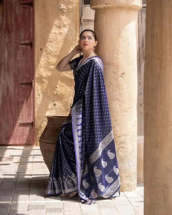 Navy_Blue_Color_Viral_Pick_Soft_Banarasi_Silk_Saree_with_Classy_Bloue_Piece