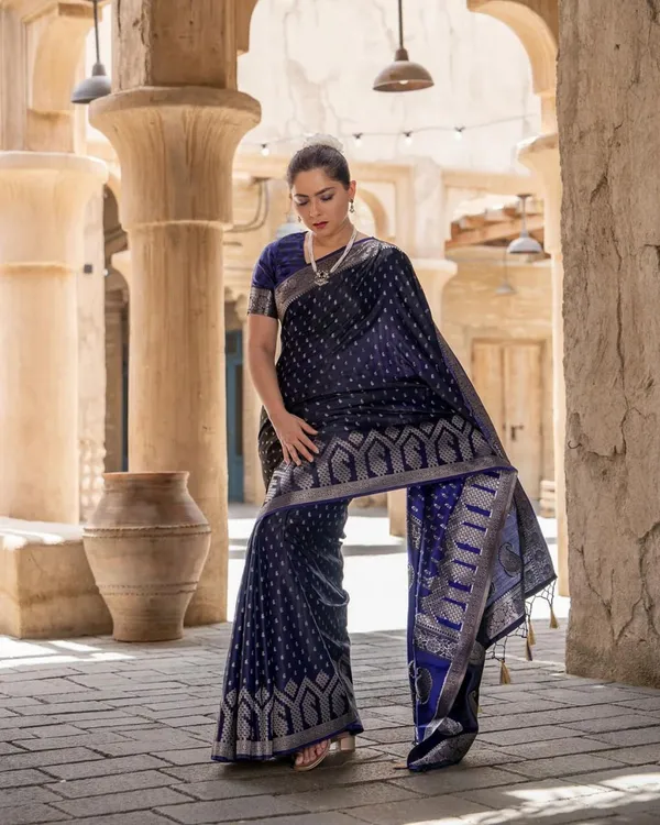 Navy_Blue_Color_Viral_Pick_Soft_Banarasi_Silk_Saree_with_Classy_Bloue_Piece