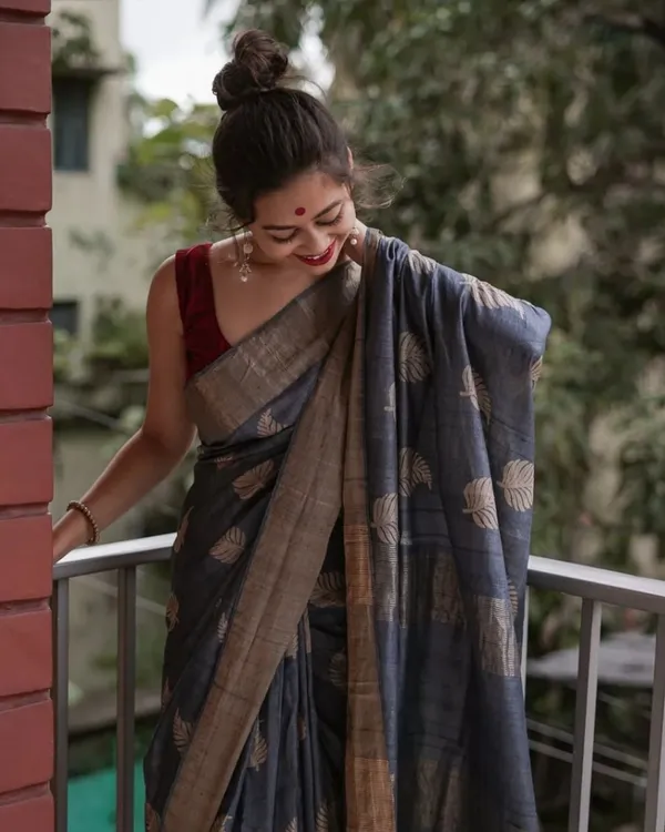 Grey_Color_Top_Tier_Soft_Banarasi_Silk_Saree_with_Classy_Bloue_Piece