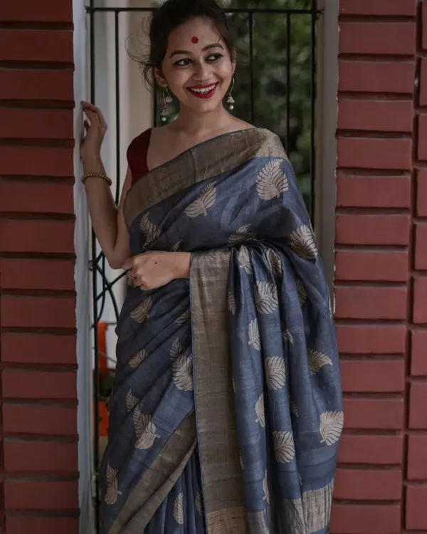 Grey_Color_Top_Tier_Soft_Banarasi_Silk_Saree_with_Classy_Bloue_Piece