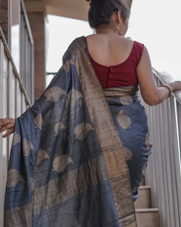 Grey_Color_Top_Tier_Soft_Banarasi_Silk_Saree_with_Classy_Bloue_Piece