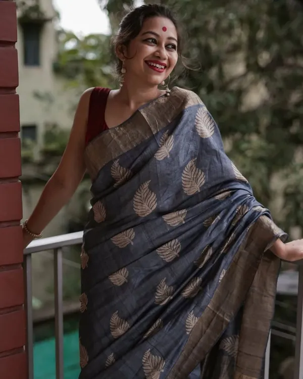 Grey_Color_Top_Tier_Soft_Banarasi_Silk_Saree_with_Classy_Bloue_Piece