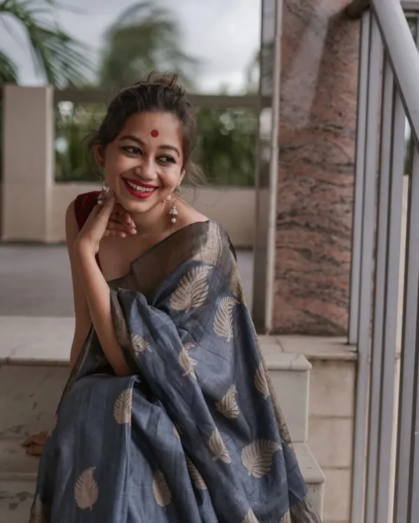 Grey_Color_Top_Tier_Soft_Banarasi_Silk_Saree_with_Classy_Bloue_Piece