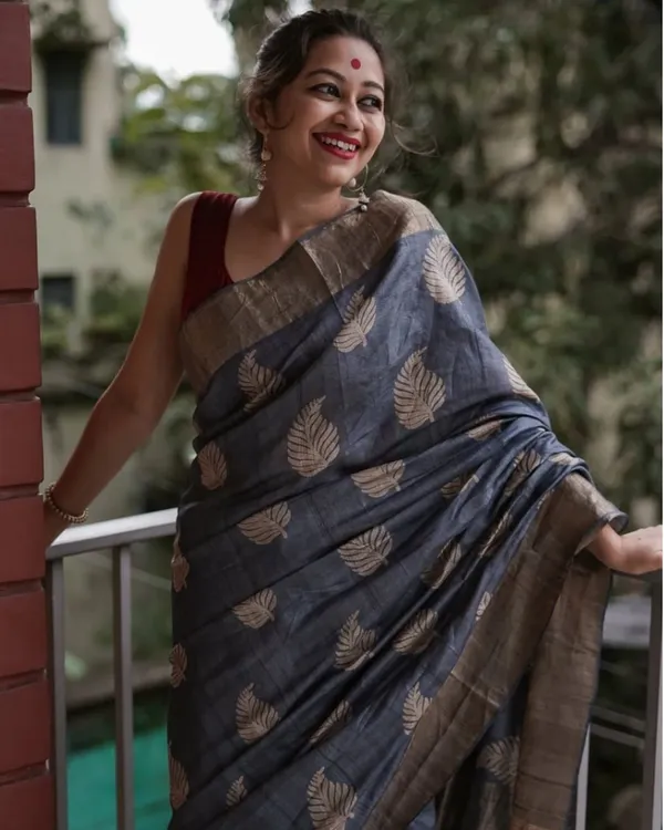 Grey_Color_Top_Tier_Soft_Banarasi_Silk_Saree_with_Classy_Bloue_Piece