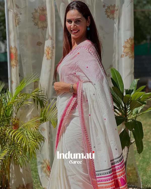 Swan_Pink_-_White_Linen_Drape_with_Pink_Border_and_Coordinated_Blouse