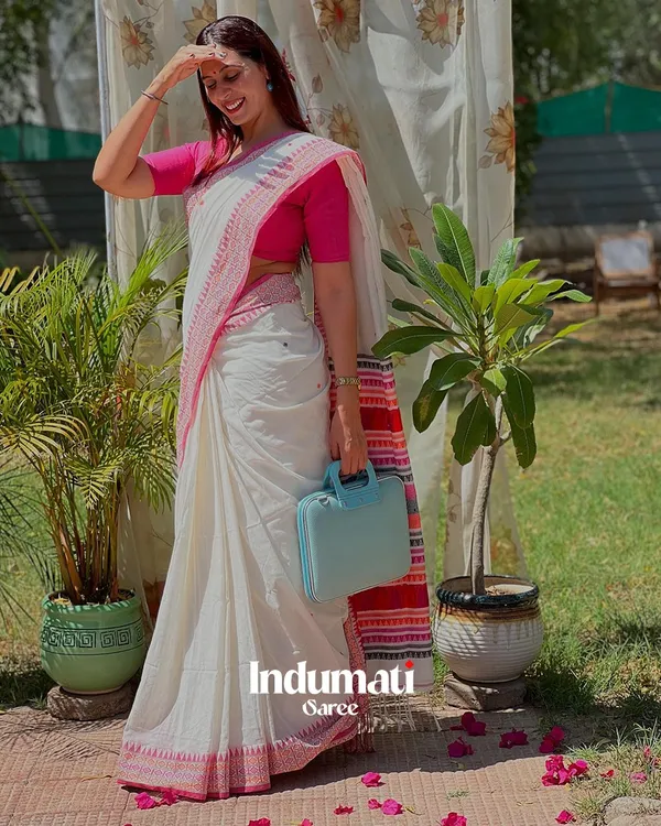 Swan_Pink_-_White_Linen_Drape_with_Pink_Border_and_Coordinated_Blouse