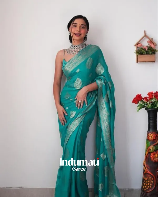 Bottle_Green_Color_Premium_Cotton_Silk_Saree_With_Classy_Blouse