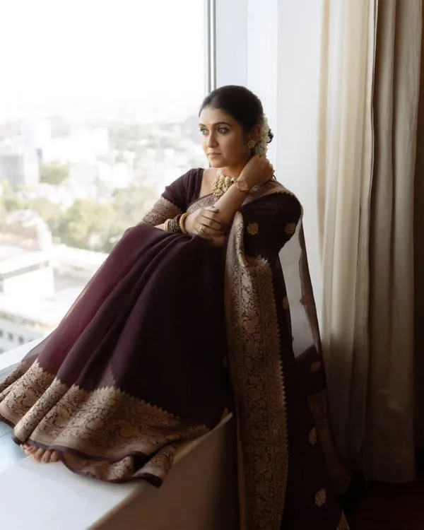Maroon_Color_Going_Fast_Soft_Banarasi_Silk_Saree_with_Classy_Bloue_Piece