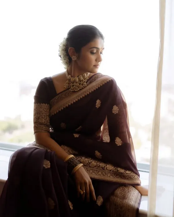 Maroon_Color_Going_Fast_Soft_Banarasi_Silk_Saree_with_Classy_Bloue_Piece