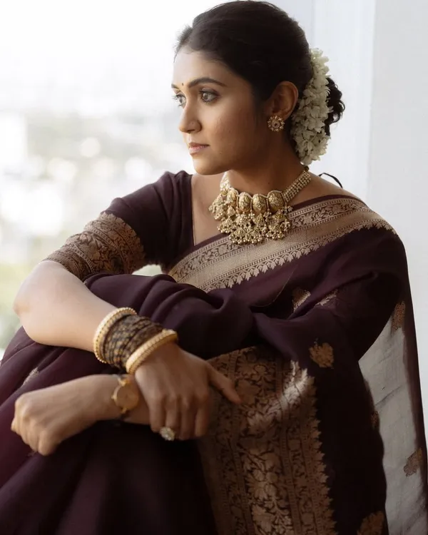 Maroon_Color_Going_Fast_Soft_Banarasi_Silk_Saree_with_Classy_Bloue_Piece