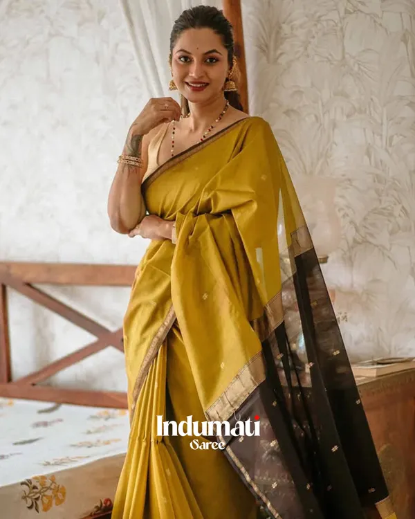Mustard_Yellow_And_Black_Premium_Cotton_Silk_Saree_With_Classy_Blouse_and_tassels