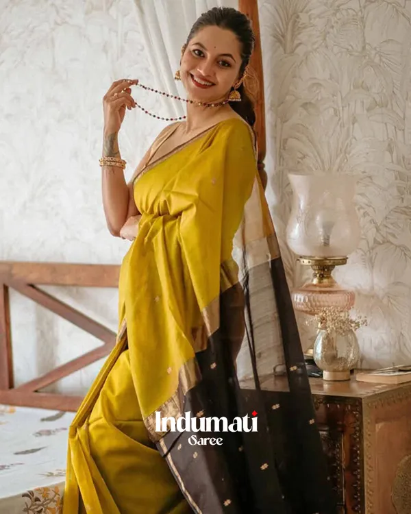 Mustard_Yellow_And_Black_Premium_Cotton_Silk_Saree_With_Classy_Blouse_and_tassels