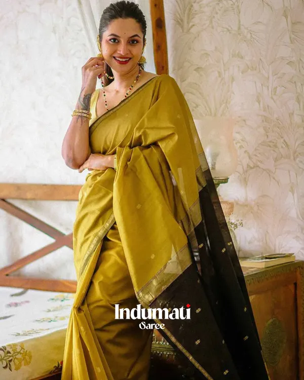 Mustard_Yellow_And_Black_Premium_Cotton_Silk_Saree_With_Classy_Blouse_and_tassels
