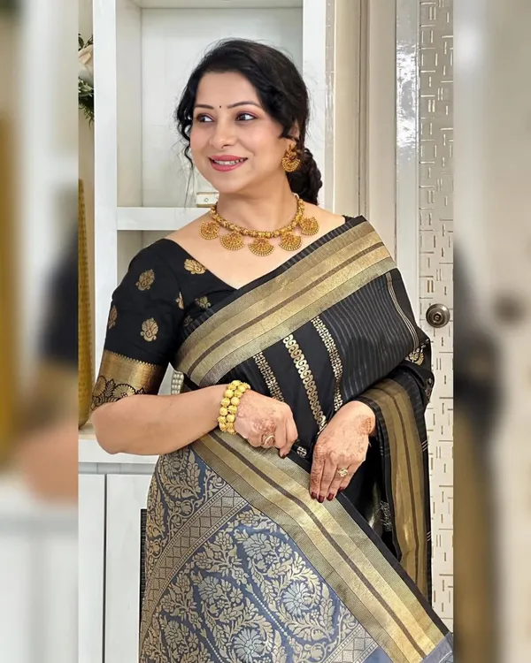 Black_Color_Viral_Pick_Soft_Banarasi_Silk_Saree_with_Classy_Bloue_Piece