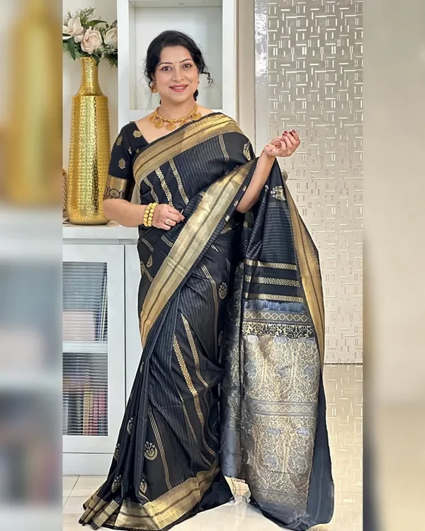 Black_Color_Viral_Pick_Soft_Banarasi_Silk_Saree_with_Classy_Bloue_Piece